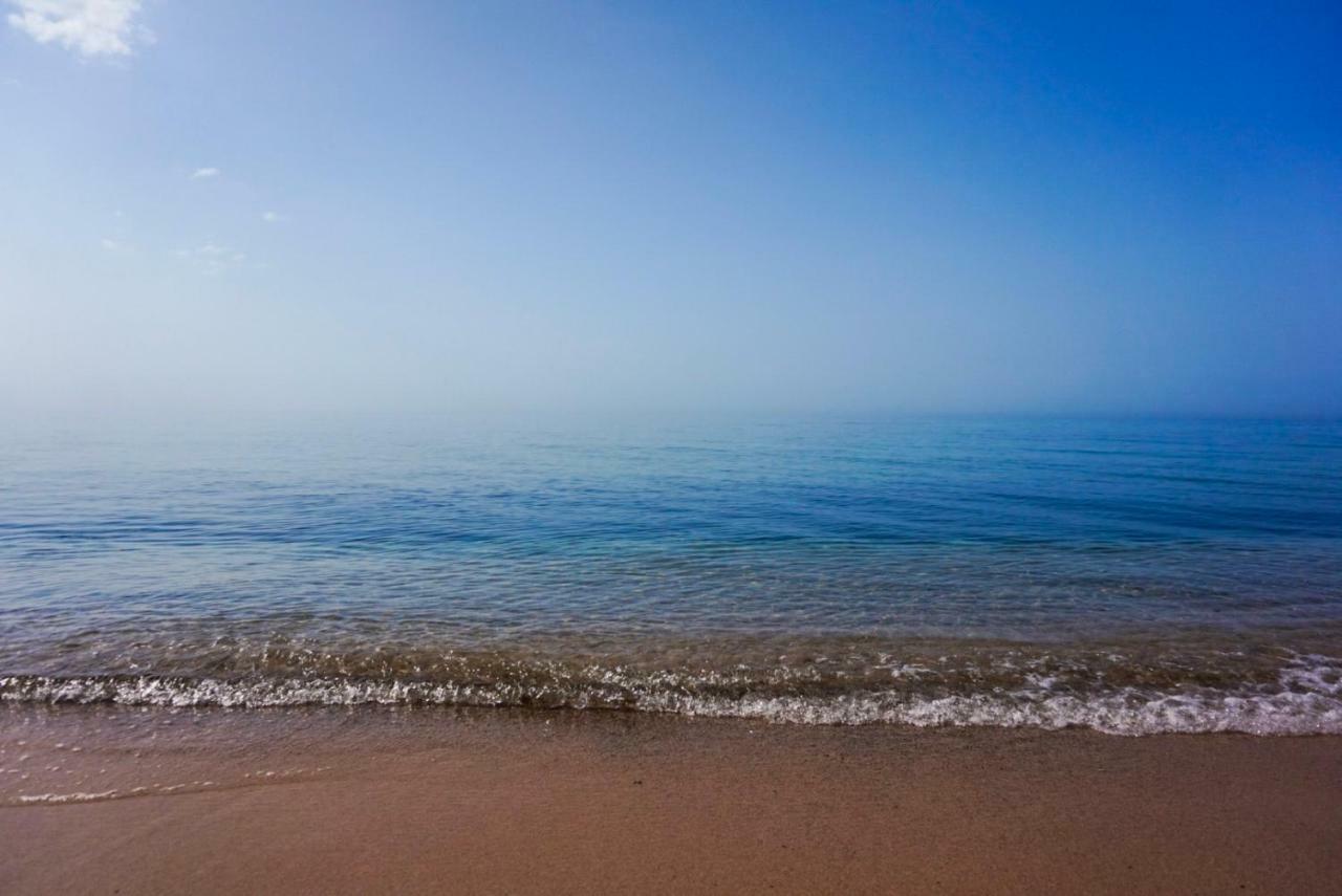 Villa Aurelia - Seafront Apartment With Terrace 콰르투 산텔레나 외부 사진